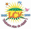 Logo de l'association Loisirs Culture Vacances représentant les 3 lettres L.C.V de couleur orange sous un parasol vert avec un soleil en image de fond